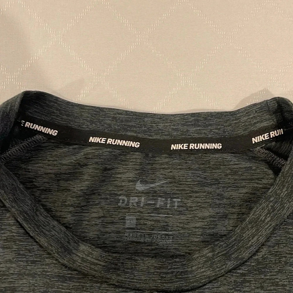 Nike Dry Men's Dri-Fit Element Short Sleeve Running Top 922435-010 Large‎ EUC - Picture 2 of 4